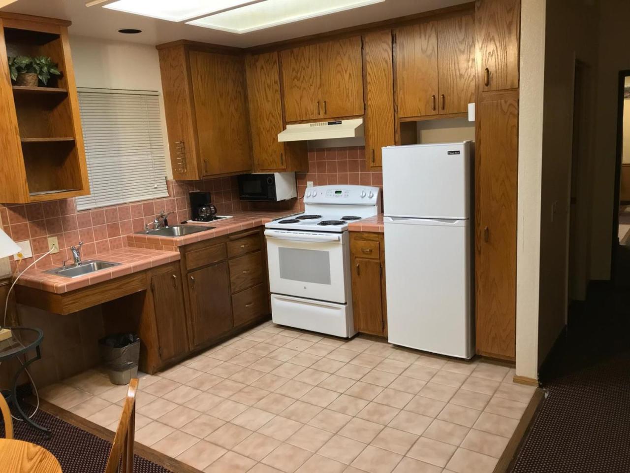 Americas Best Value Inn And Suites -Yucca Valley Esterno foto
